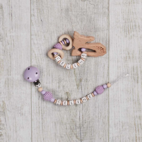 Ensemble 2 pièces, chaîne à lolette et hochet avec faon et perles au crochet, violet