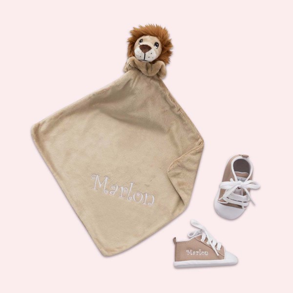 Doudou &amp; chaussures bébé, lion et sable